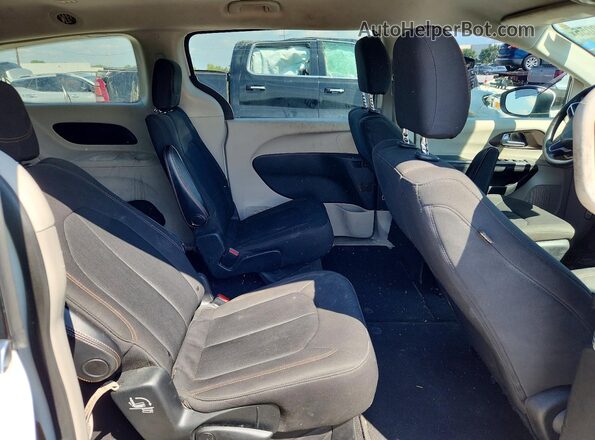 2C4RC1DG7HR845103 2017 CHRYSLER PACIFICA Белый Вид задней части салона