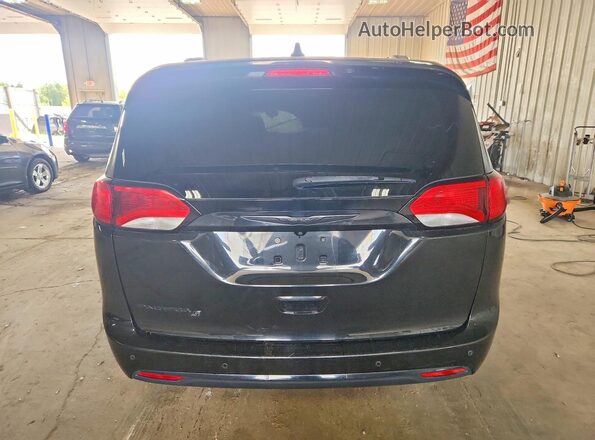 2C4RC1EG0JR260318 2018 CHRYSLER PACIFICA Черный Вид сзади