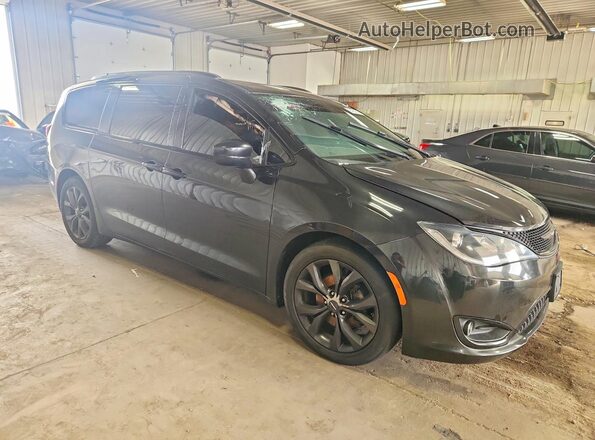 2C4RC1EG0JR260318 2018 CHRYSLER PACIFICA Черный Передняя правая четверть