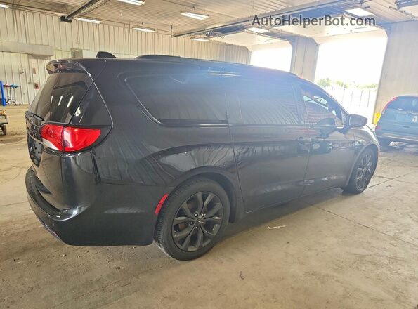 2C4RC1EG0JR260318 2018 CHRYSLER PACIFICA Черный Задняя правая четверть