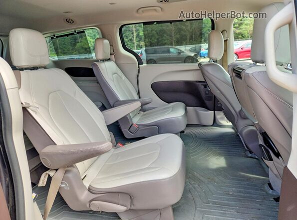 2C4RC1EG5HR757326 2017 CHRYSLER PACIFICA Gray Widok wnętrza z tyłu