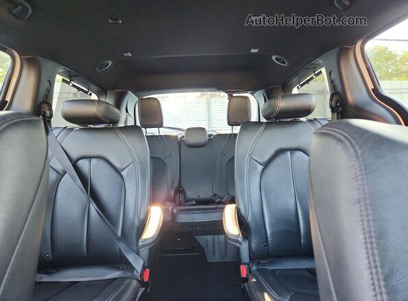 2C4RC1EGXKR613990 2019 CHRYSLER PACIFICA White Вид задніх сидінь