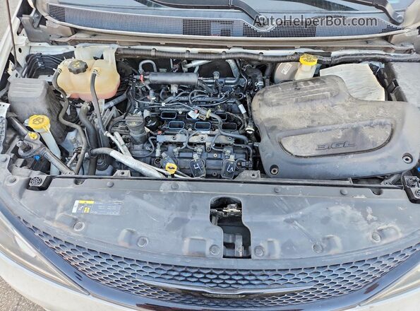 2C4RC1EGXKR613990 2019 CHRYSLER PACIFICA White Вид підкапотного простору