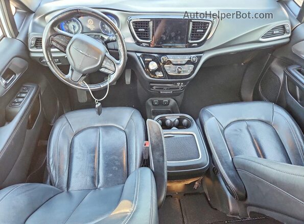 2C4RC1EGXKR613990 2019 CHRYSLER PACIFICA White Вид панелі приладів