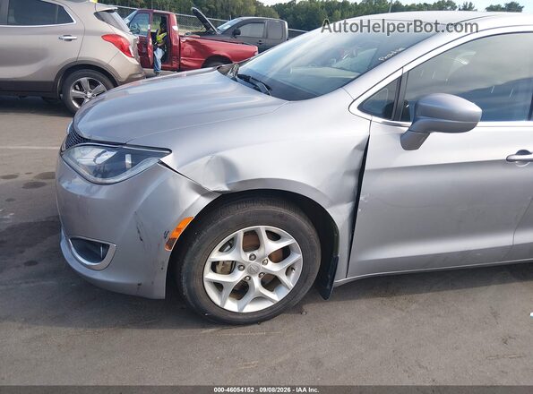2C4RC1FG4JR174444 2018 CHRYSLER PACIFICA Серебряный Вид спереди