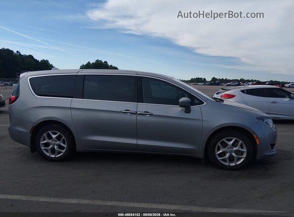 2C4RC1FG4JR174444 2018 CHRYSLER PACIFICA Серебряный Вид задней части салона