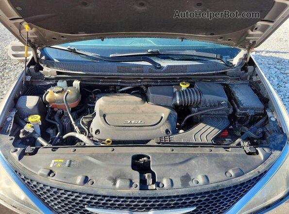 2C4RC1FGXJR256923 2018 CHRYSLER PACIFICA Gray Engine compartment view