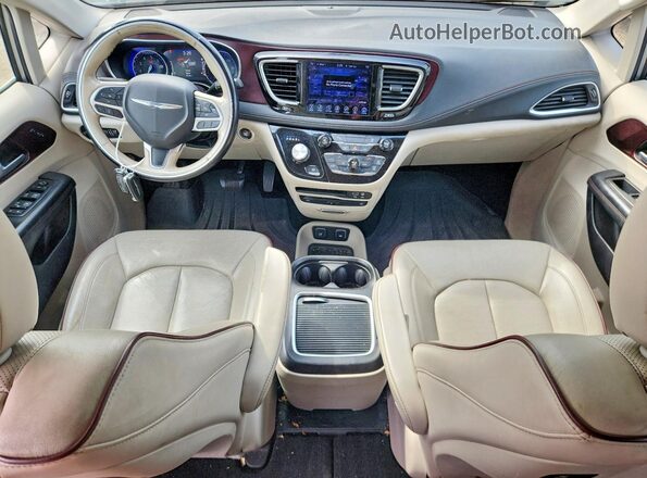 2C4RC1GG0HR528047 2017 CHRYSLER PACIFICA Silver Dashboard view