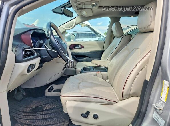 2C4RC1GG0HR528047 2017 CHRYSLER PACIFICA Silver Front interior view