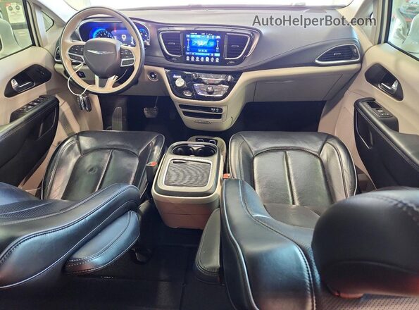 2C4RC1GG3HR695471 2017 CHRYSLER PACIFICA White Dashboard view