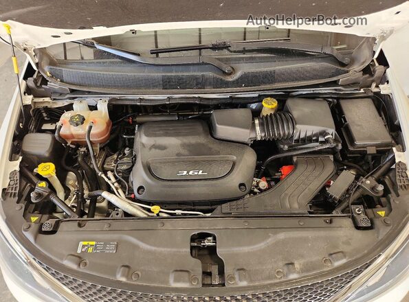 2C4RC1GG3HR695471 2017 CHRYSLER PACIFICA White Engine compartment view