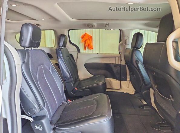 2C4RC1GG3HR695471 2017 CHRYSLER PACIFICA White Rear interior view