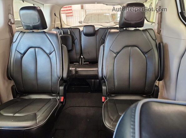 2C4RC1GG3HR695471 2017 CHRYSLER PACIFICA White Rear seats view