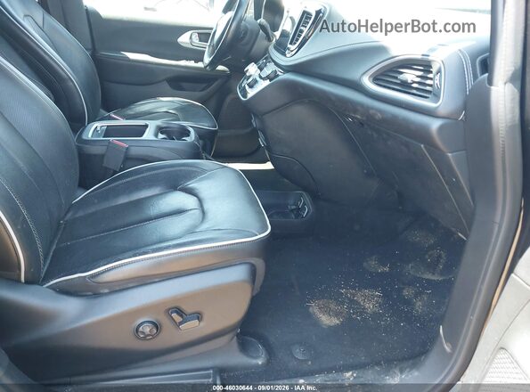 2C4RC1GG4JR261937 2018 CHRYSLER PACIFICA Черный Вид салона спереди