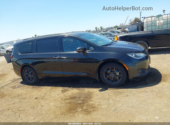 2C4RC1GG4JR261937 2018 CHRYSLER PACIFICA Черный Вид задней части салона