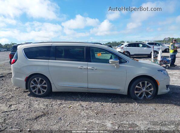 2C4RC1GG4KR721681 2019 CHRYSLER PACIFICA Cream Вид задньої частини салону