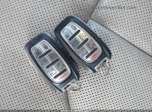 2C4RC1GG4KR721681 2019 CHRYSLER PACIFICA Cream Вид панелі приладів