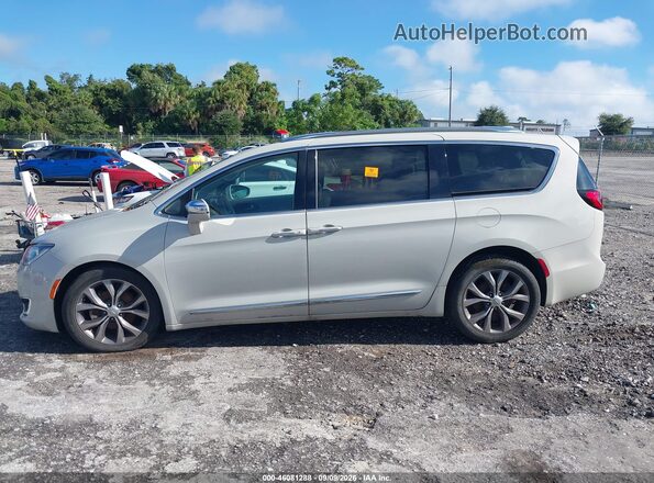 2C4RC1GG4KR721681 2019 CHRYSLER PACIFICA Cream Панорамний вид салону 360°