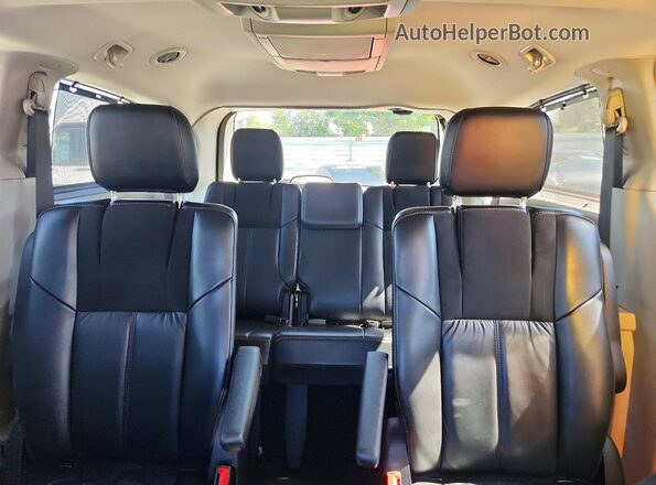 2C4RC1GG7GR264064 2016 CHRYSLER TOWN Серебряный Вид задних сидений