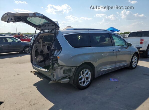 2C4RC1GG7LR125398 2020 CHRYSLER PACIFICA Silver Rear right