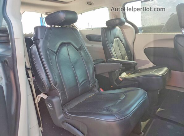 2C4RC1GG7LR125398 2020 CHRYSLER PACIFICA Silver Rear interior view