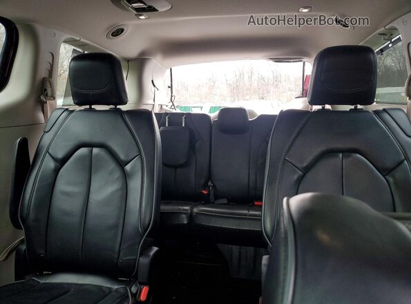 2C4RC1GG8JR210506 2018 CHRYSLER PACIFICA Red Вид задніх сидінь