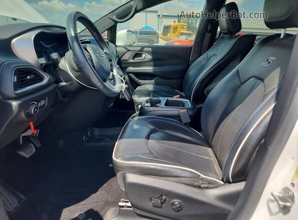 2C4RC1GG9JR339645 2018 CHRYSLER PACIFICA White წინა სალონის ხედი