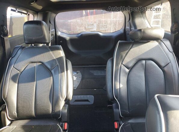 2C4RC1GG9KR657654 2019 CHRYSLER PACIFICA Red Widok tylnych siedzeń