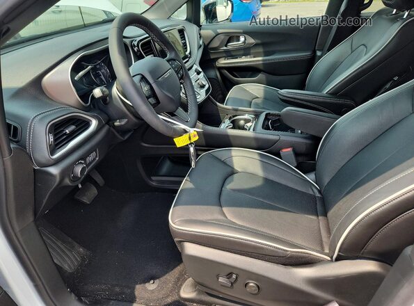 2C4RC1GG9VR567778 2027 CHRYSLER PACIFICA White Widok wnętrza z przodu
