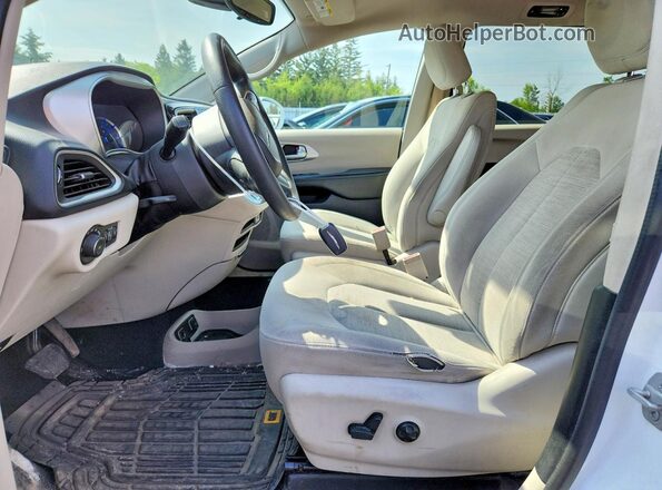 2C4RC1H73JR129671 2018 CHRYSLER PACIFICA Белый Вид салона спереди
