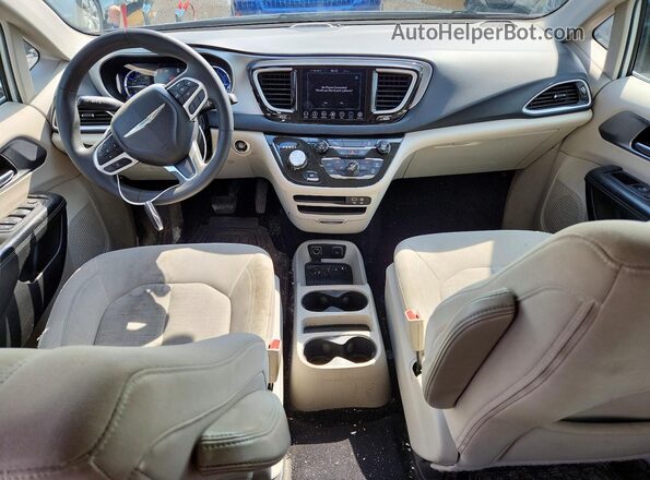 2C4RC1H73JR129671 2018 CHRYSLER PACIFICA Белый Вид панели приборов