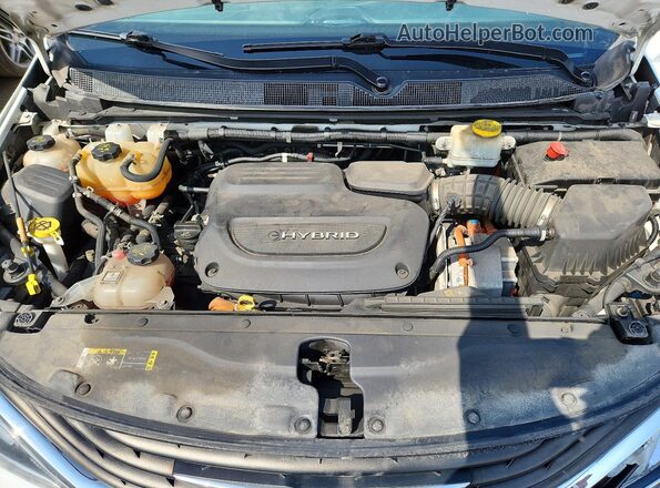 2C4RC1H73JR129671 2018 CHRYSLER PACIFICA Белый Вид подкапотного пространства