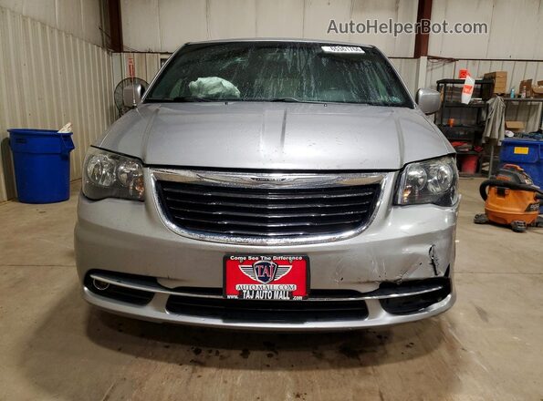 2C4RC1HG3GR200067 2016 CHRYSLER TOWN Серебряный Вид спереди