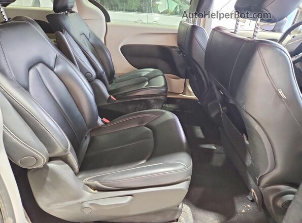 2C4RC1L75PR572694 2023 CHRYSLER PACIFICA Black Vista interior trasera
