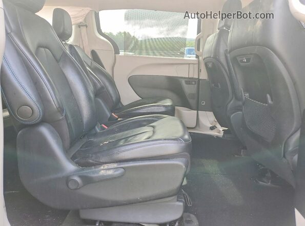 2C4RC1L79MR581281 2021 CHRYSLER PACIFICA Gray Rear interior view