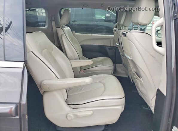 2C4RC1N72JR159166 2018 CHRYSLER PACIFICA Gray Вид задньої частини салону