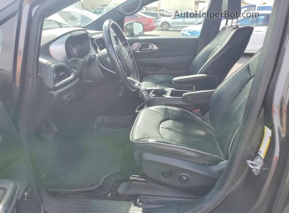 2C4RC1N74LR230175 2020 CHRYSLER PACIFICA Charcoal Front interior view