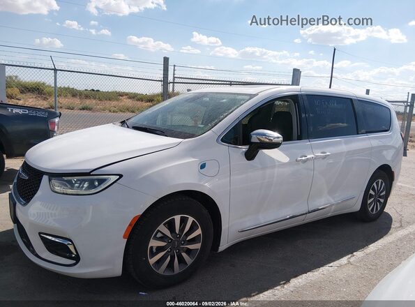 2C4RC1S74PR614354 2023 CHRYSLER PACIFICA White 360 interior view