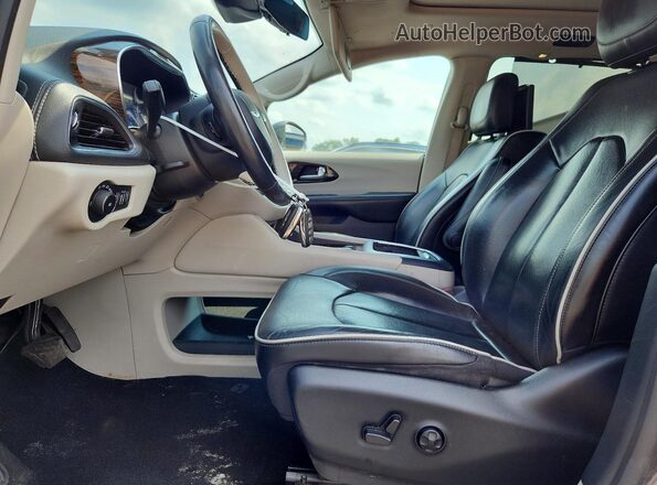 2C4RC1S7XMR514013 2021 CHRYSLER PACIFICA Gray Front interior view