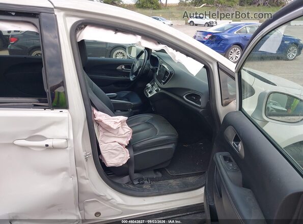 2C4RC3BG1LR274036 2020 CHRYSLER PACIFICA White Front interior view