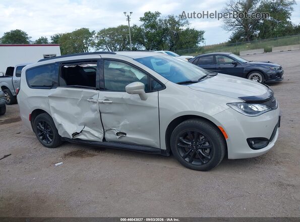 2C4RC3BG1LR274036 2020 CHRYSLER PACIFICA White Rear interior view
