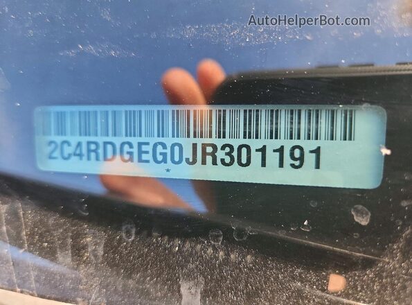 2C4RDGEG0JR301191 2018 DODGE GRAND Red Widok naklejki z numerem VIN