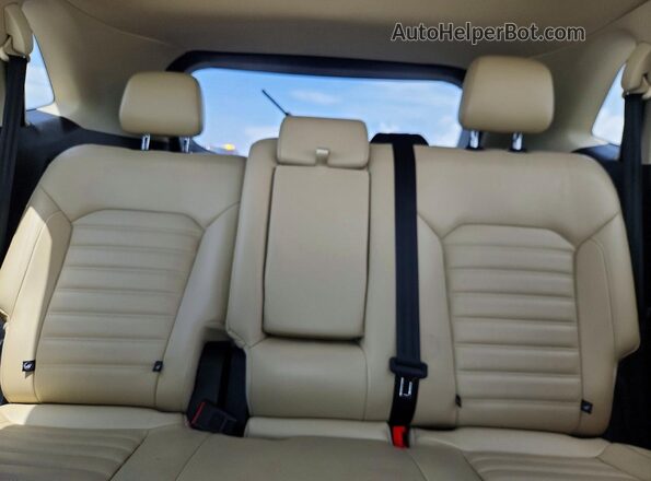 2FMPK3J94HBC07486 2017 FORD EDGE White Vista de los asientos traseros