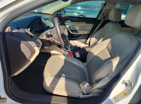 2G4GK5EX6G9166644 2016 BUICK REGAL White Front interior view