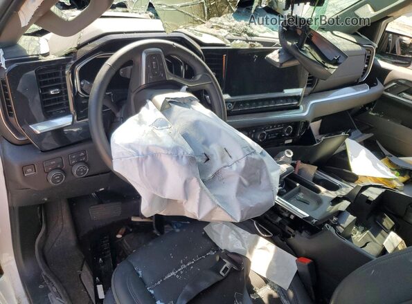 2GCUKGED2T1103719 2026 CHEVROLET SILVERADO White Вид панелі приладів