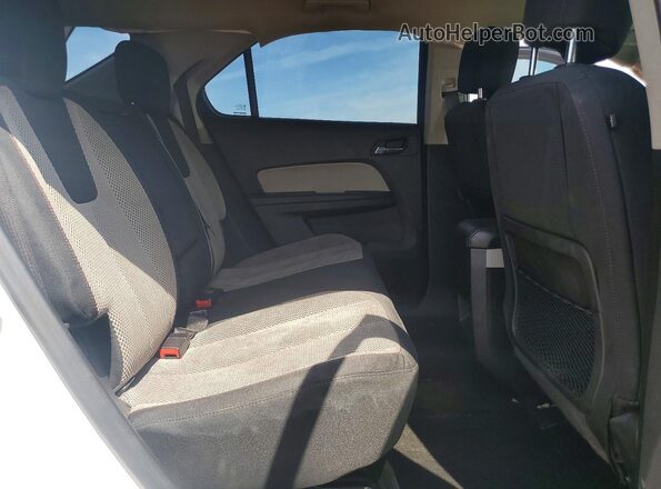 2GNFLFEK1H6263610 2017 CHEVROLET EQUINOX White Widok wnętrza z tyłu