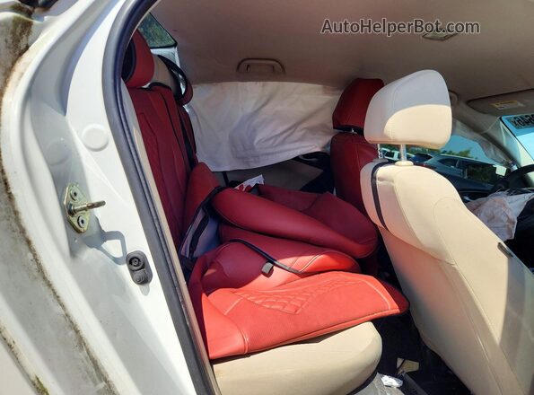 2HGFC2F55JH570235 2018 HONDA CIVIC White Rear seats view