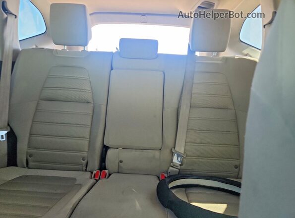 2HKRW2H55HH668893 2017 HONDA CR-V White Rear seats view