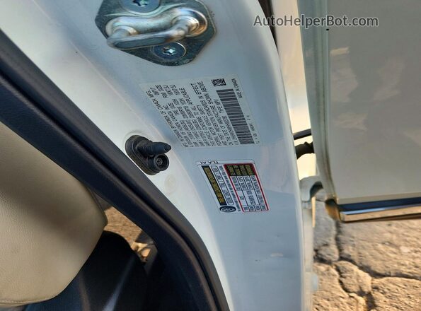 2HKRW2H98HH683780 2017 HONDA CR-V White VIN sticker view