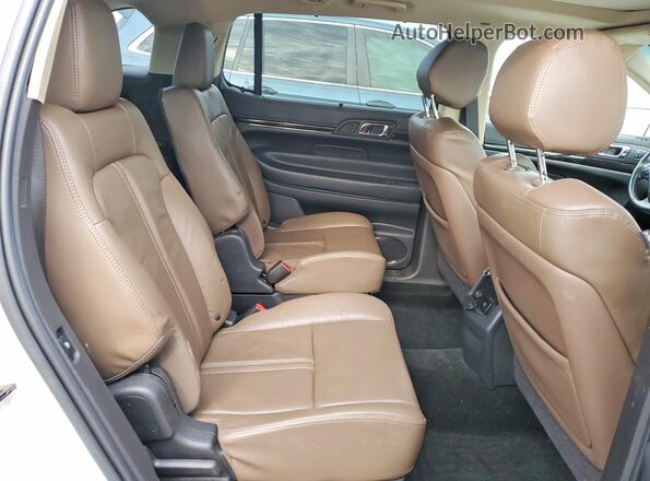 2LMHJ5AT6JBL00177 2018 LINCOLN MKT White უკანა სალონის ხედი
